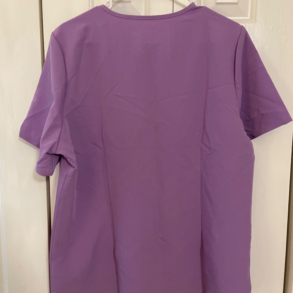 NWT Figs Catarina One-Pocket Scrub Top - Picture 3 of 4